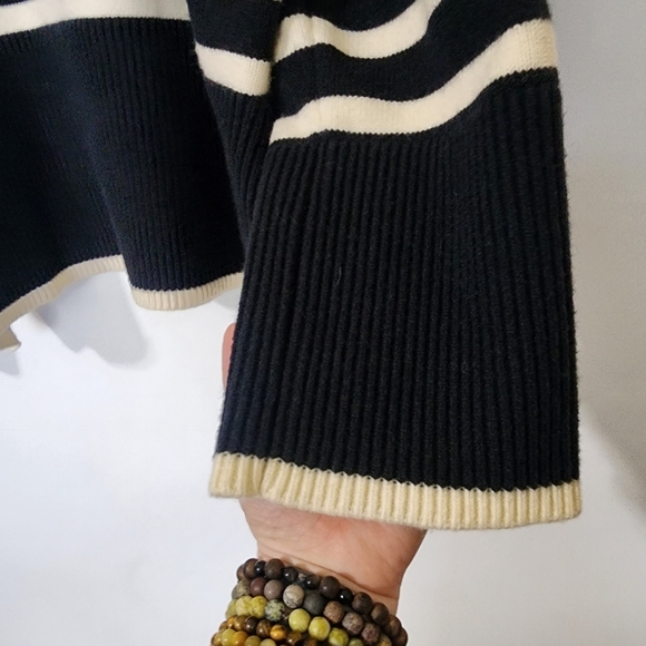 Black and white striped heavy sweater - Picture 6 of 12